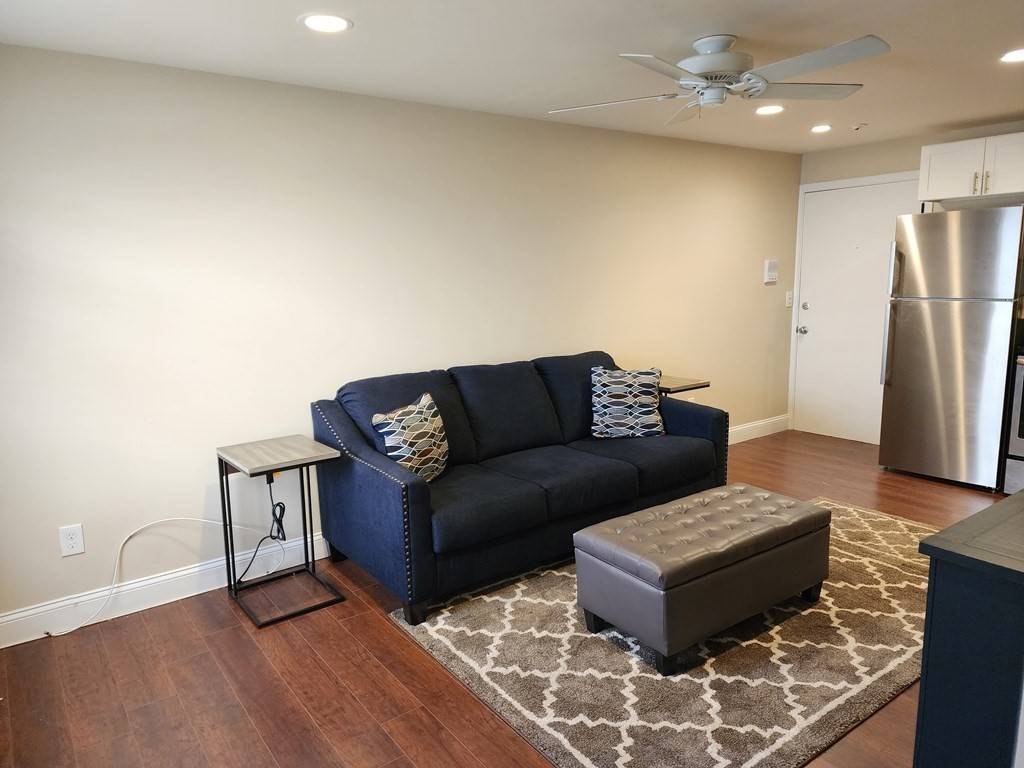 Mansfield, MA 02048,1 Old Colony Rd #216