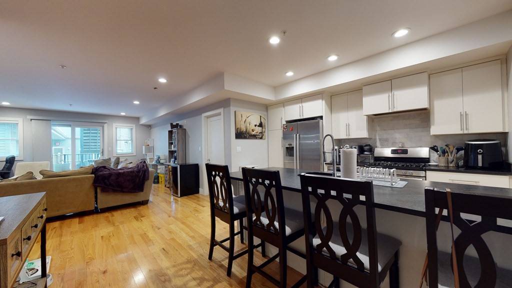 Boston, MA 02127,339 W Broadway #11