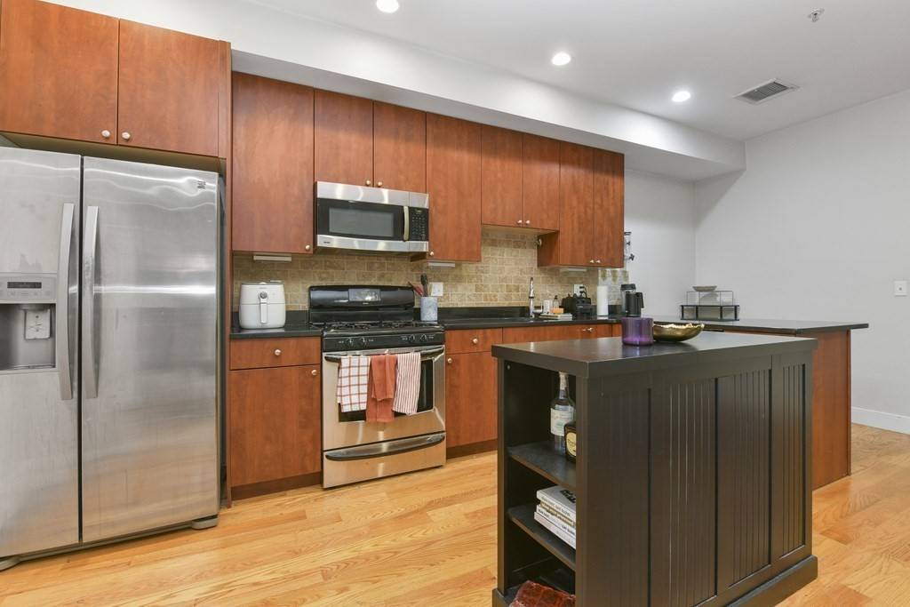 Boston, MA 02127,327 W Broadway #1