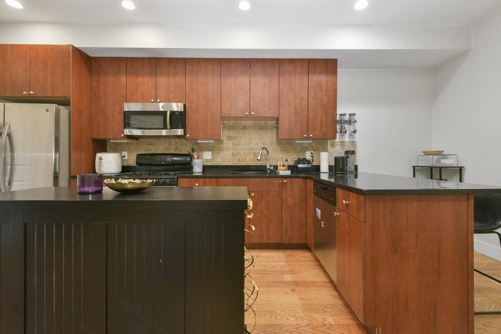 Boston, MA 02127,327 W Broadway #1