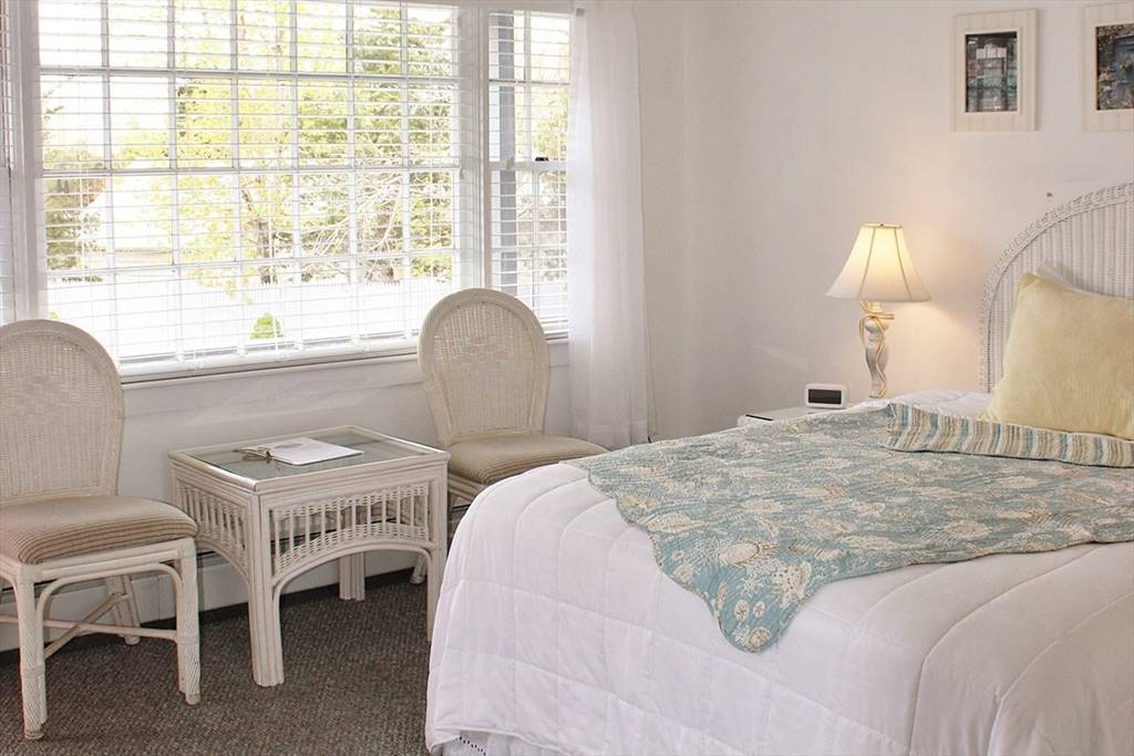 Falmouth, MA 02540,28 Falmouth Heights Rd