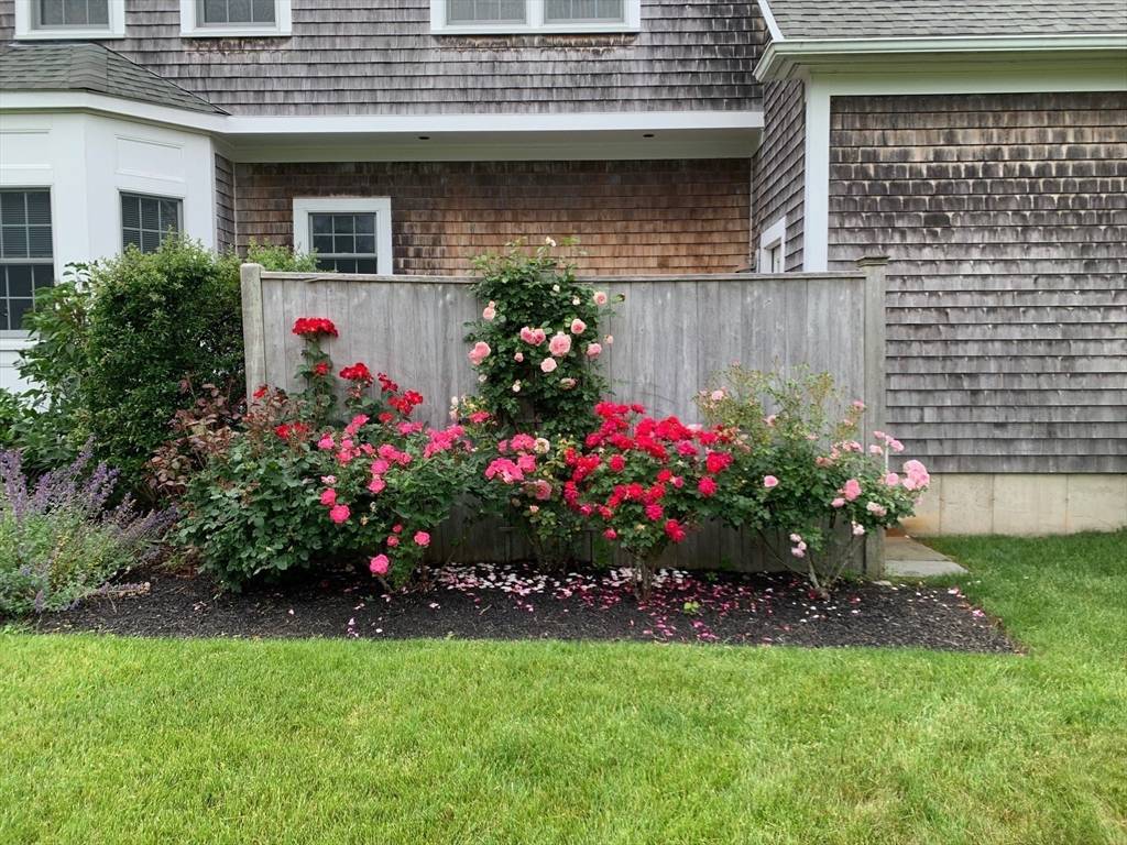 Dartmouth, MA 02748,676 Elm St