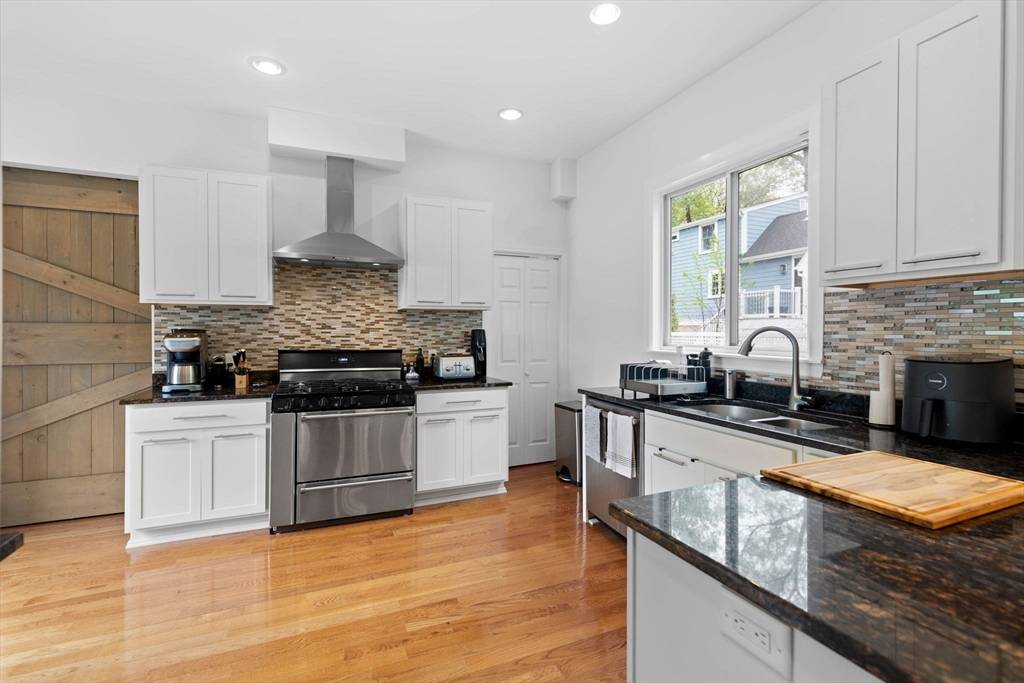 Dedham, MA 02026,201 Adams St