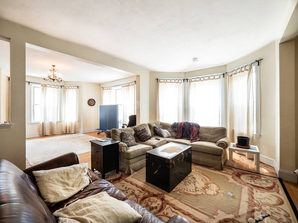 Brookline, MA 02445,481 Boylston St #1