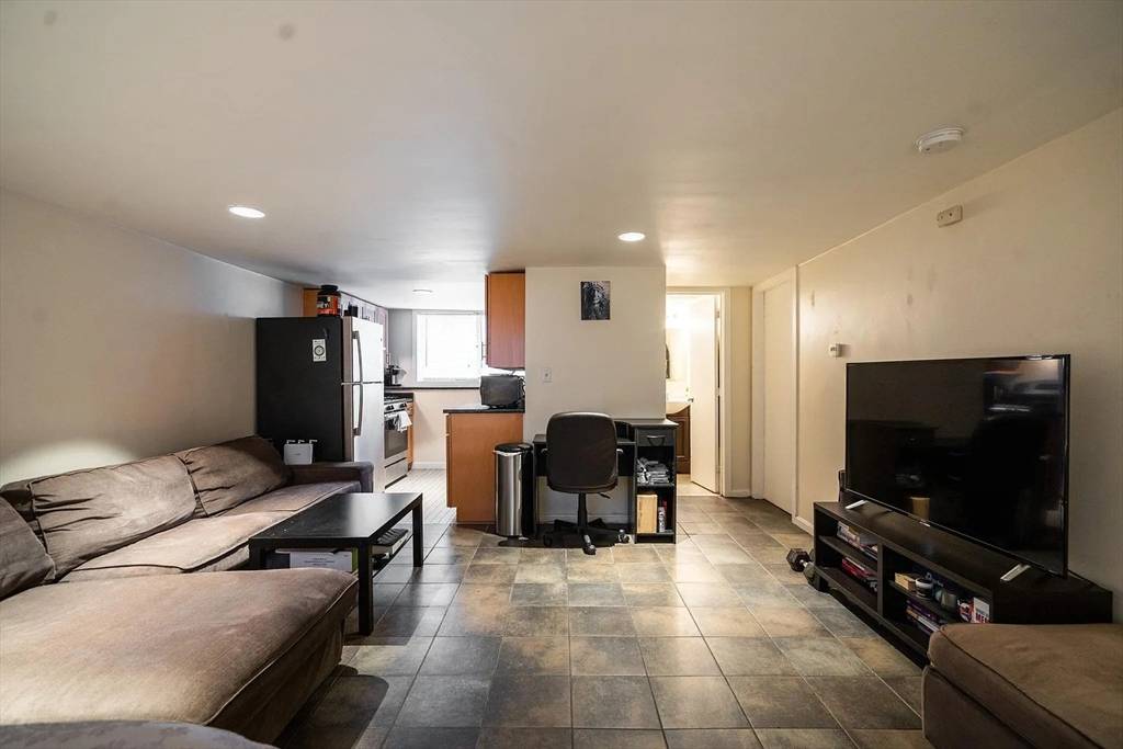 Cambridge, MA 02138,2 Hingham #8B