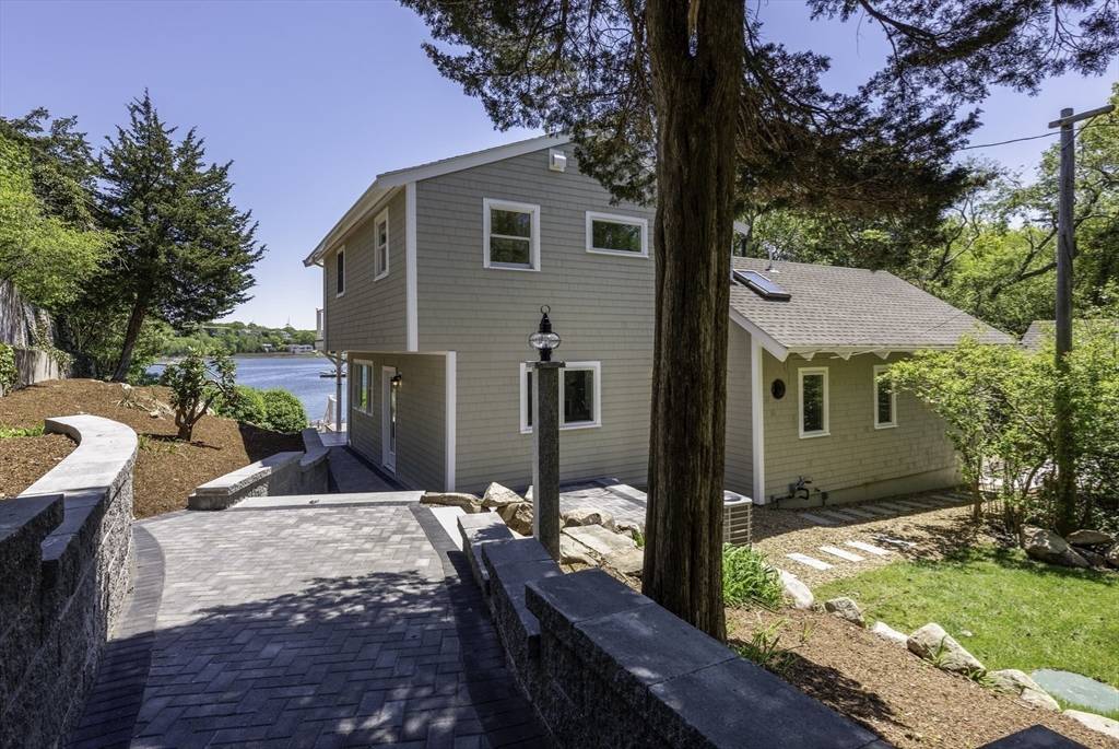 Gloucester, MA 01930,7 Cove Way