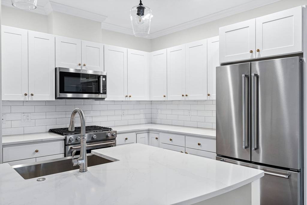 Lexington, MA 02420,15 Lily Pond Lane #15