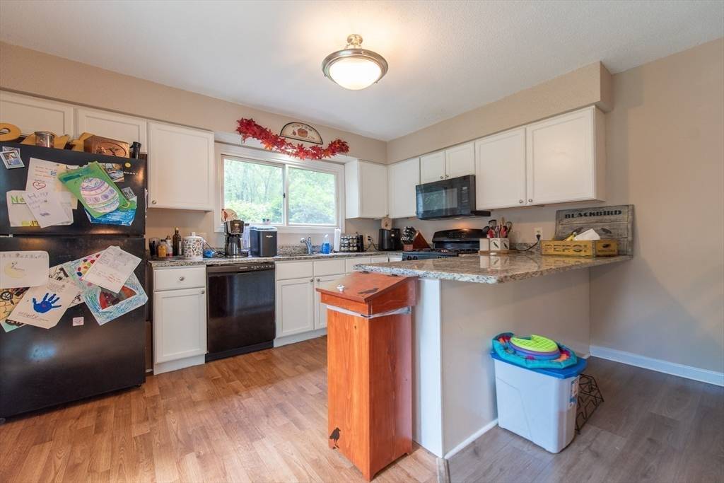 Uxbridge, MA 01569,15 Loyalist Dr #15B