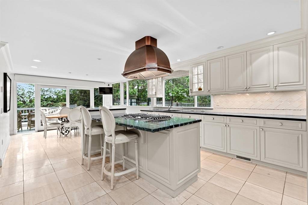 Newton, MA 02459,25 Laurus Ln