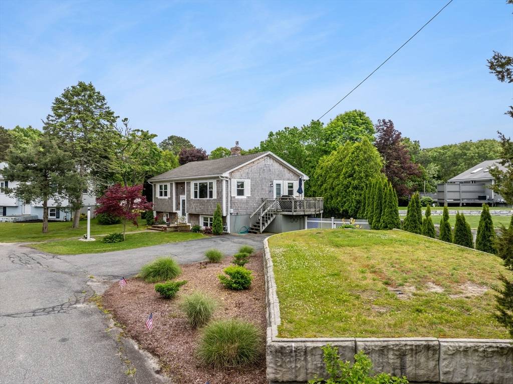 Bourne, MA 02532,8 Stackpole Cir
