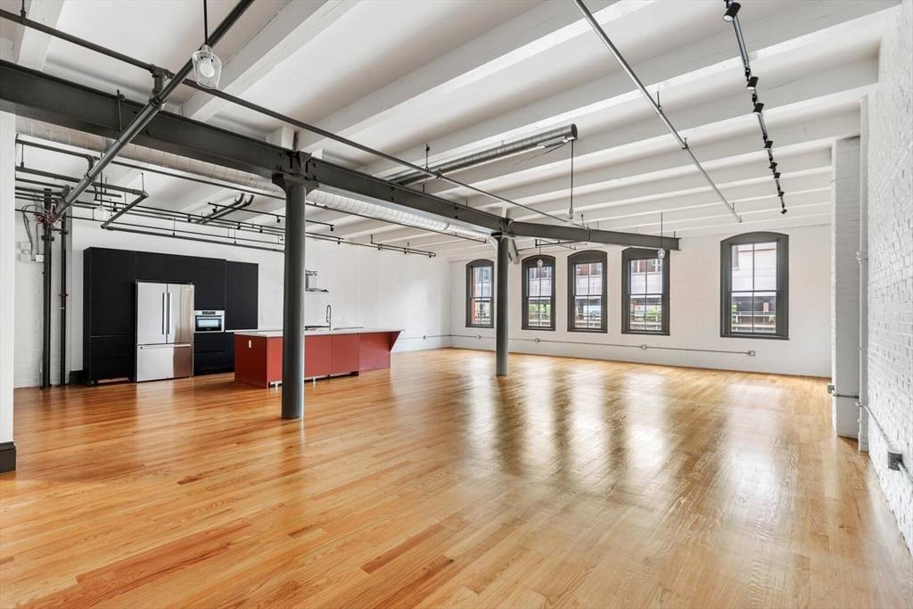 Boston, MA 02111,144 Lincoln Street #3