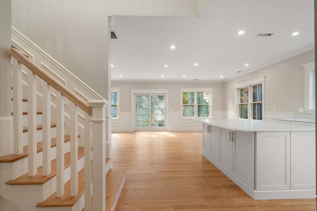 Newton, MA 02459,23 Francis Street #23