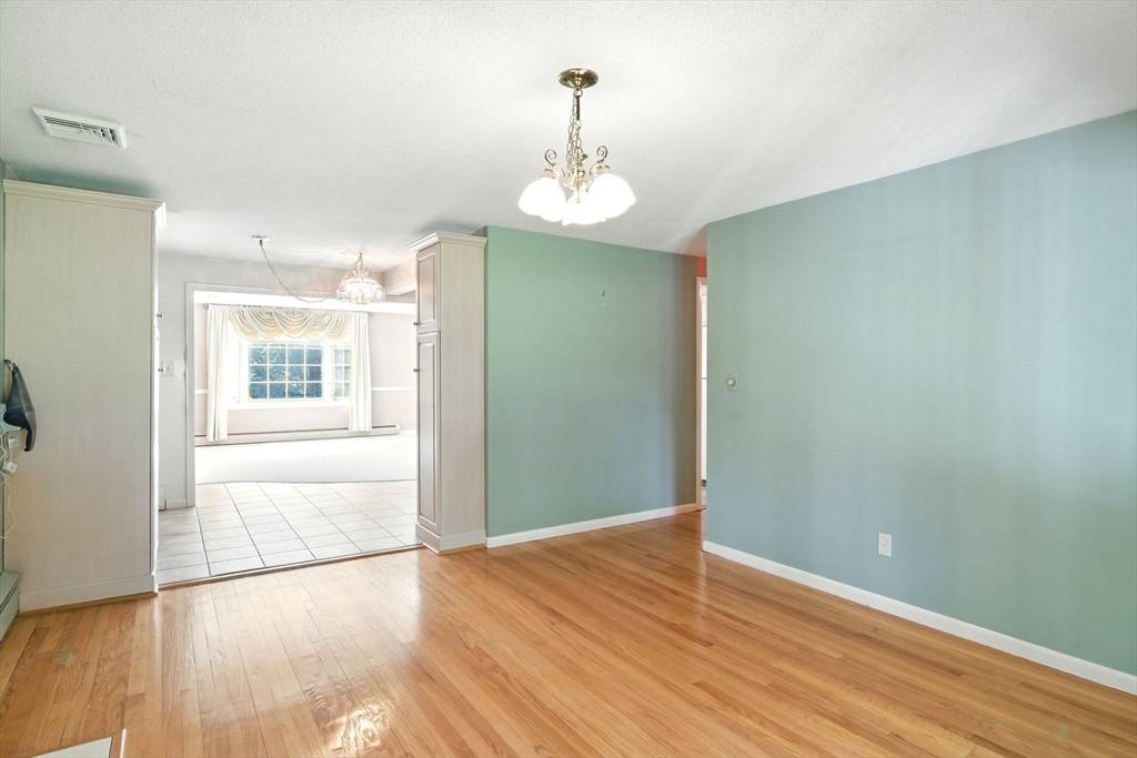 Westfield, MA 01085,11 Joseph Ave