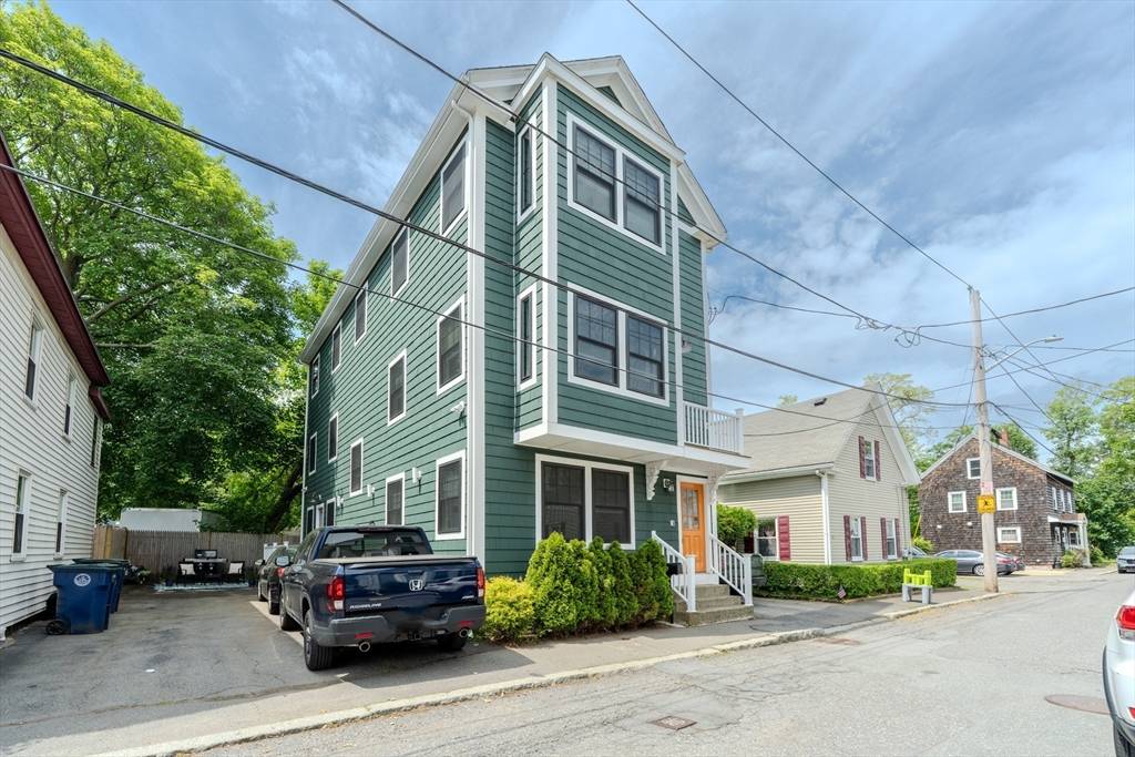 Salem, MA 01970,11 Rice St #1