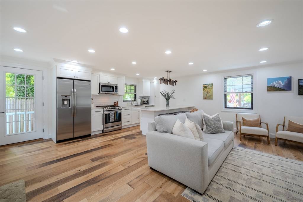 Salem, MA 01970,11 Rice St #1