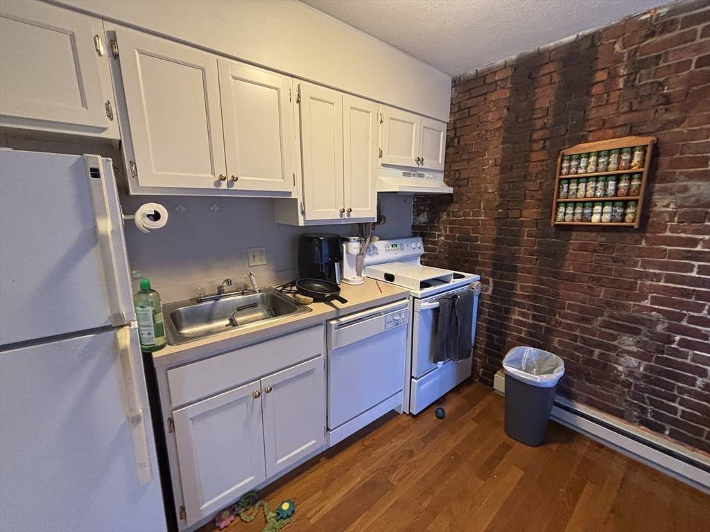 Boston, MA 02111,99 Hudson Street #J