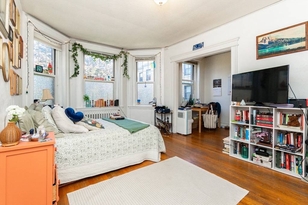 Boston, MA 02215,118 Riverway #22