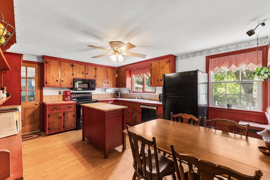 29 Saddle Dr Bridgewater, MA 02324