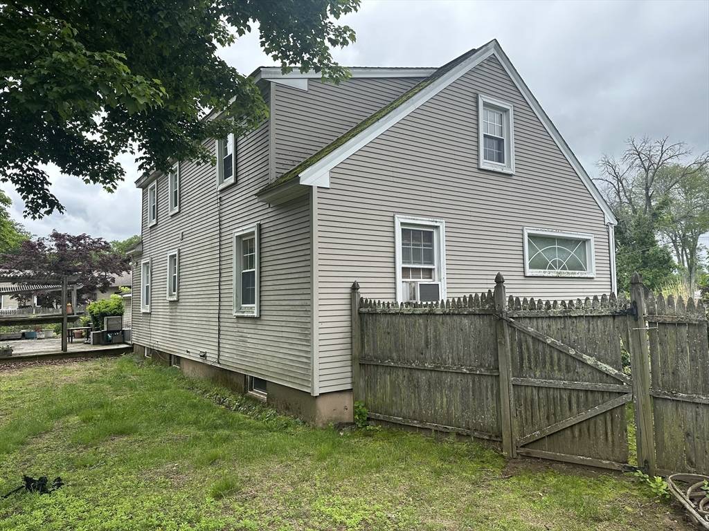 Agawam, MA 01030,83 Memorial Dr.