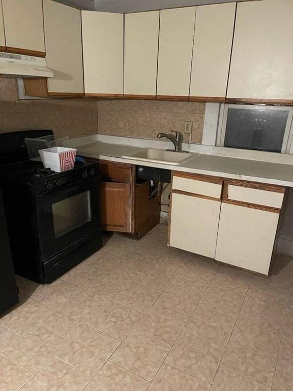 Springfield, MA 01108,127 Dickinson St