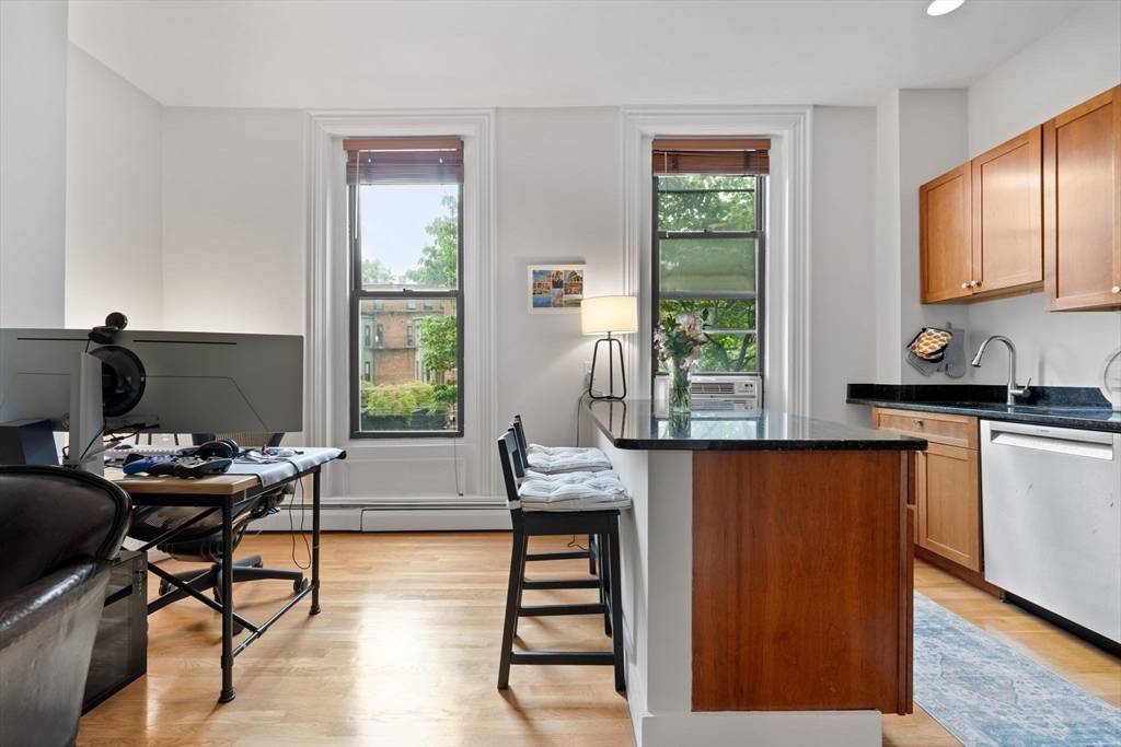 Boston, MA 02116,32 Yarmouth Street #2
