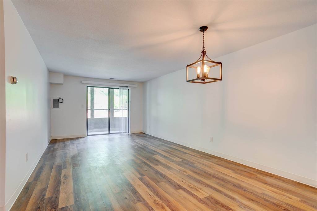 North Reading, MA 01864,7 Greenbriar Dr #104