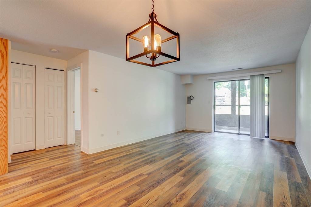 North Reading, MA 01864,7 Greenbriar Dr #104