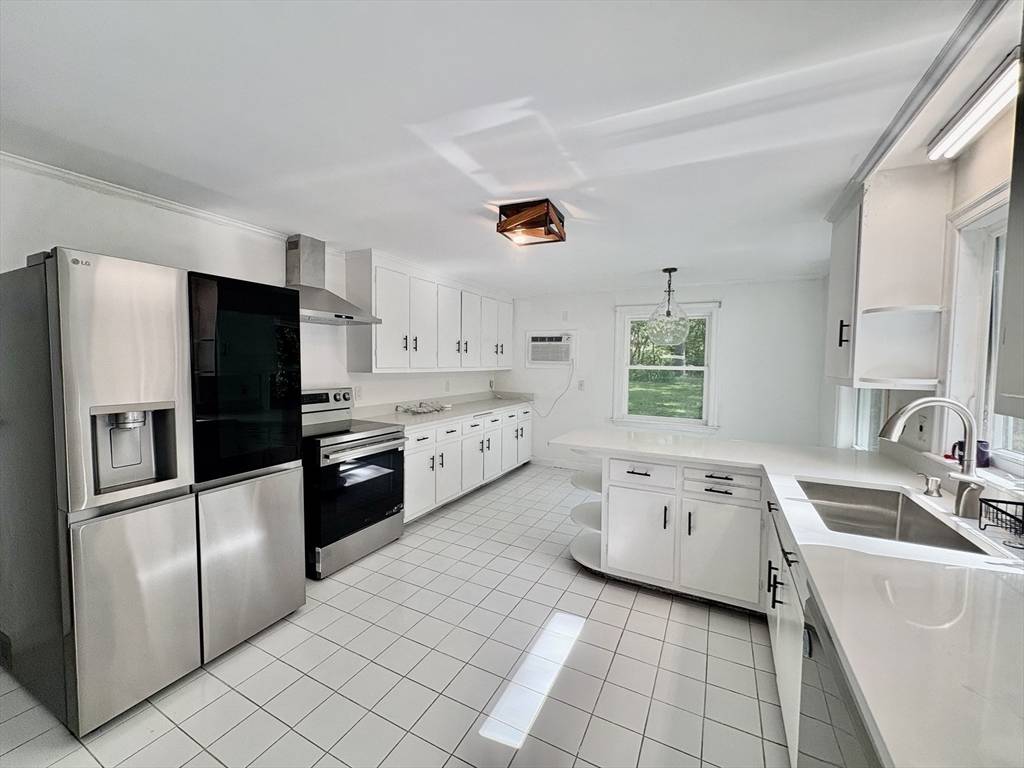 Brookline, MA 02467,379 Newton St #379