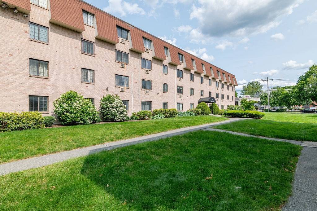 Rockland, MA 02370,103 Grove St #330