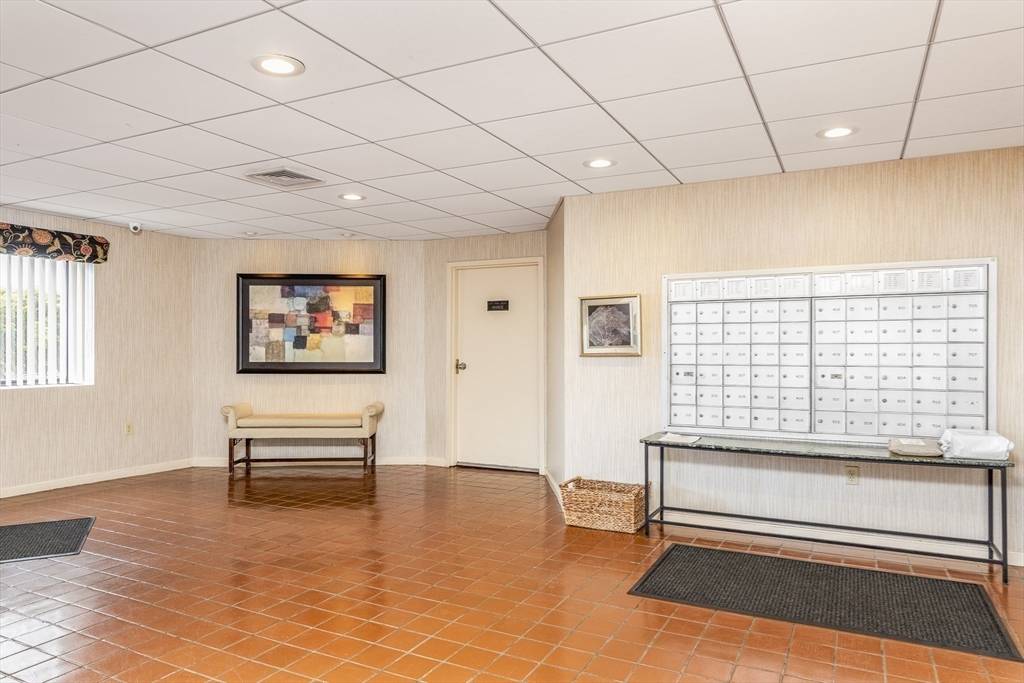 Lynn, MA 01902,295 Lynn Shore Dr #702