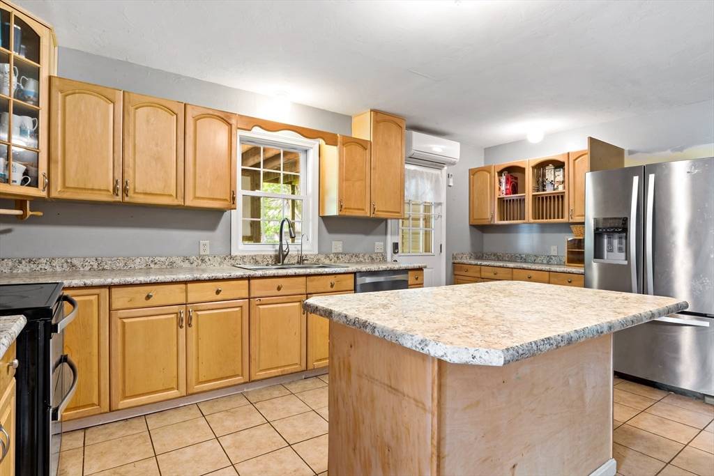 Taunton, MA 02718,22 Pat-Ree Dr