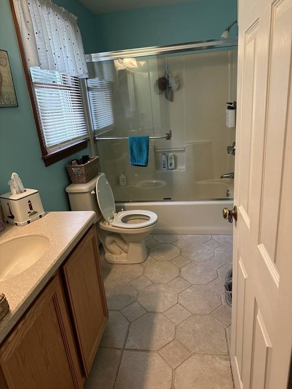 37 Teaberry Ln Gardner, MA 01440