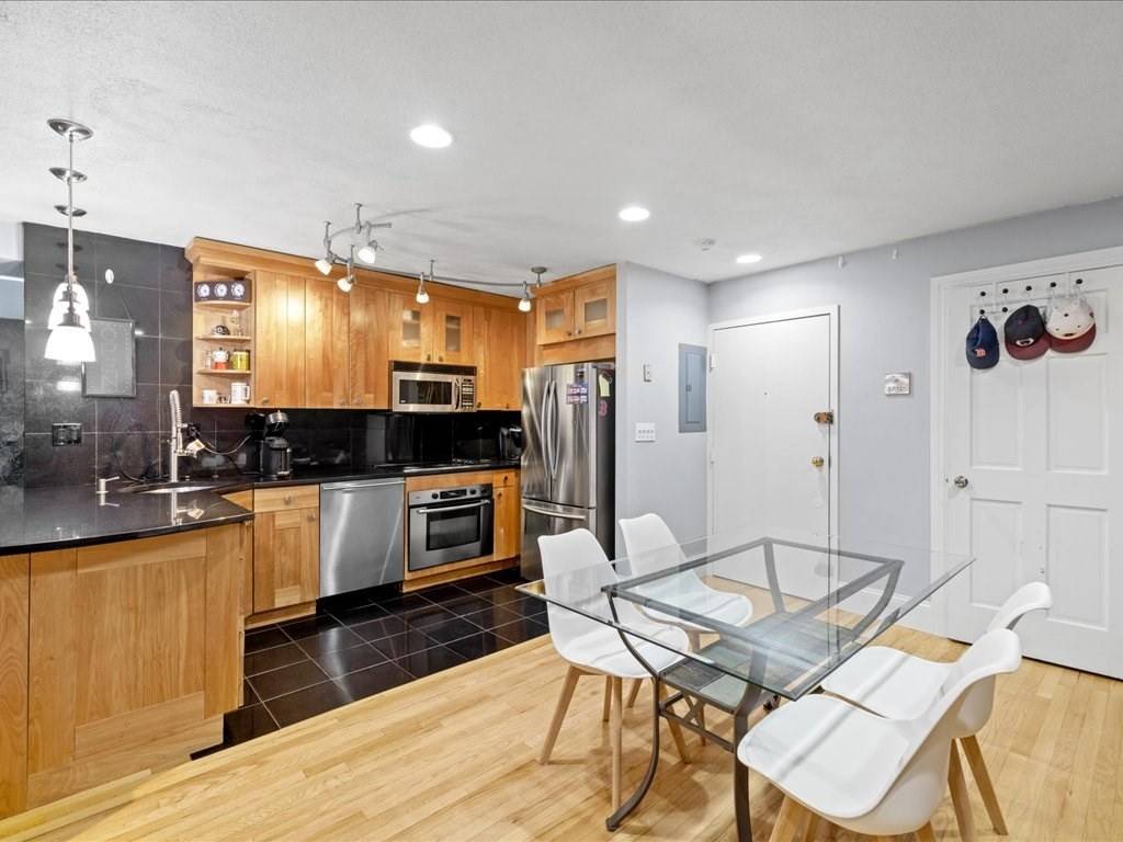 Boston, MA 02115,407 Marlborough St #1