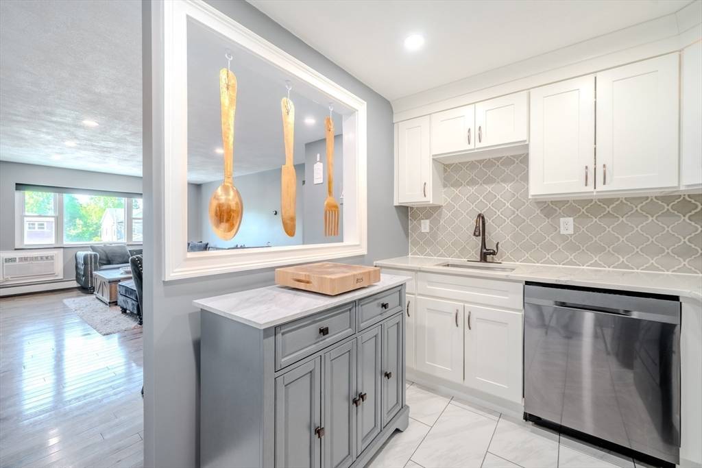 Newton, MA 02464,368 Elliot St #10