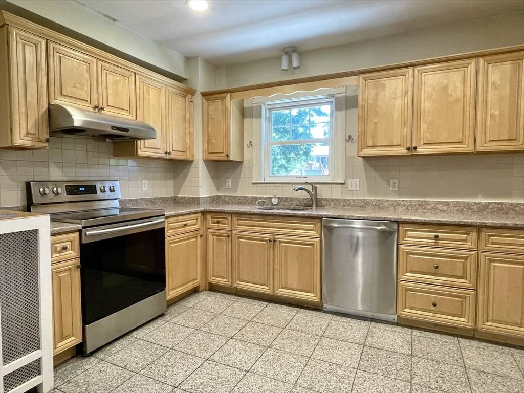 Lexington, MA 02420,413 Bedford St