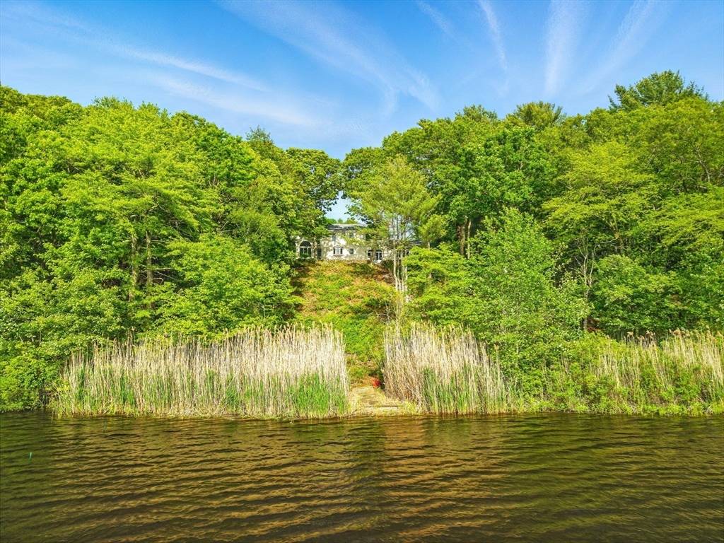 Duxbury, MA 02332,108 Island Creek Rd