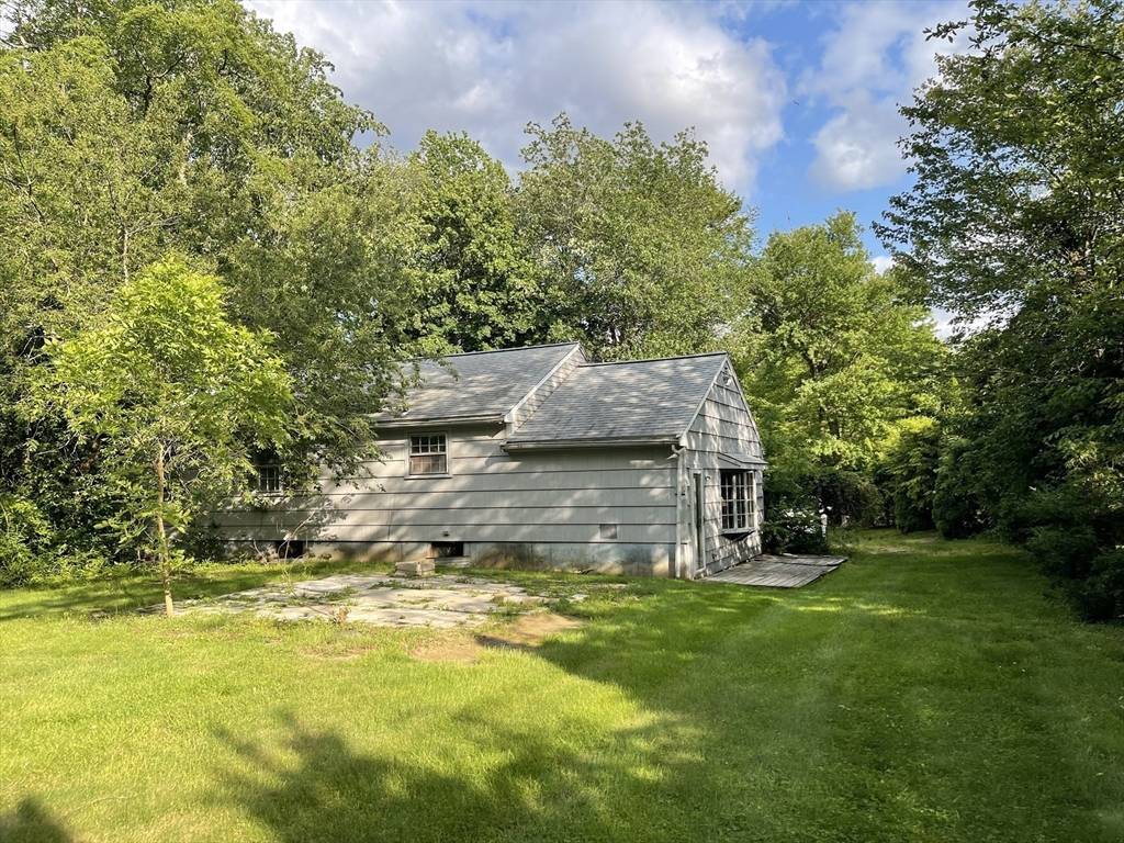 Cohasset, MA 02025,53 Beechwood Street