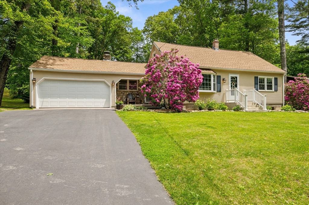 Southwick, MA 01077,24 S Loomis St