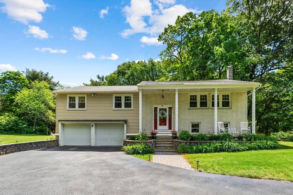Topsfield, MA 01983,84 Hill St