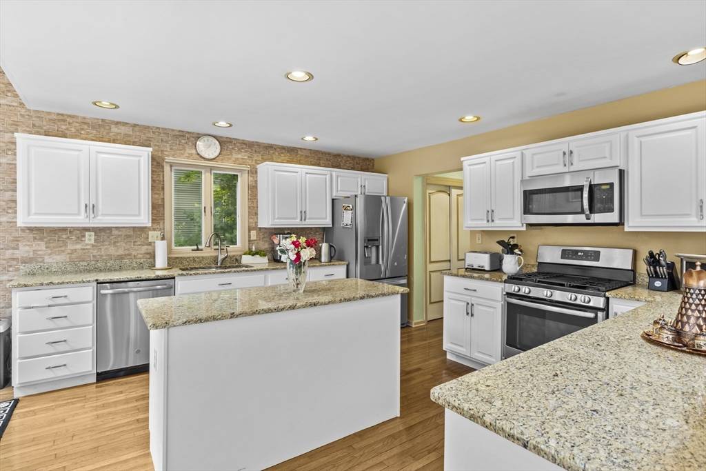 Sharon, MA 02067,63 Forge Rd
