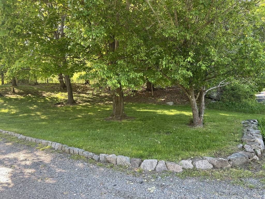 Hamilton, MA 01982,35 Woodbury St.