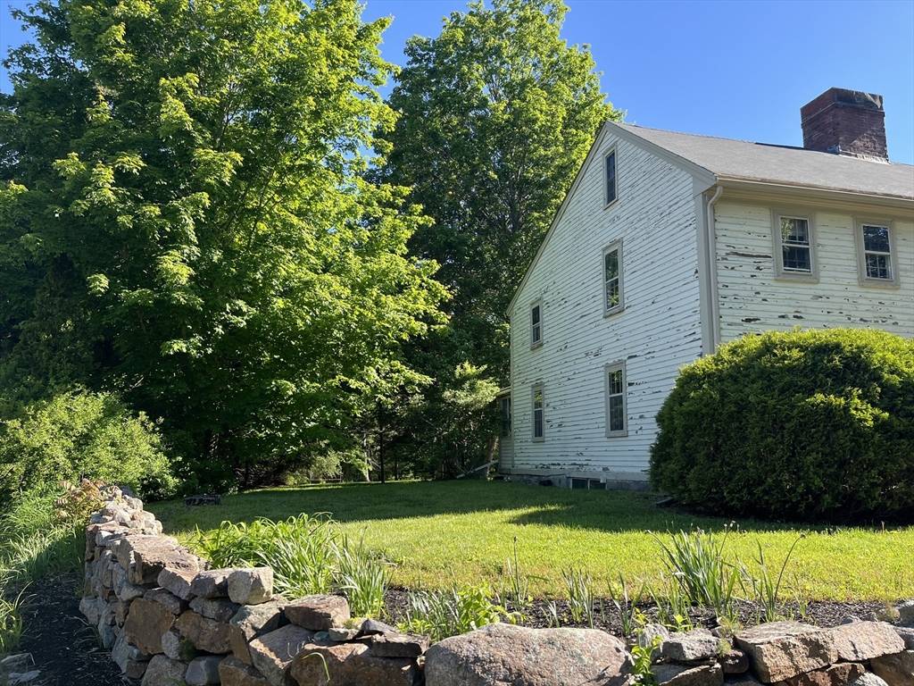 Hamilton, MA 01982,35 Woodbury St.
