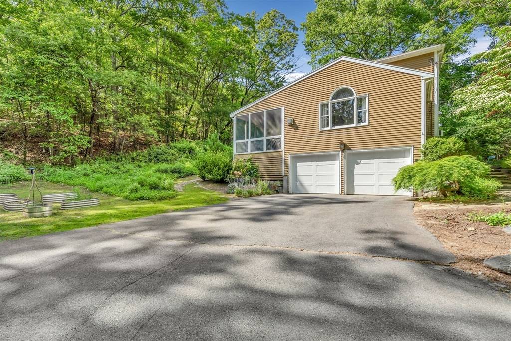 Holliston, MA 01746,180 Mellen St