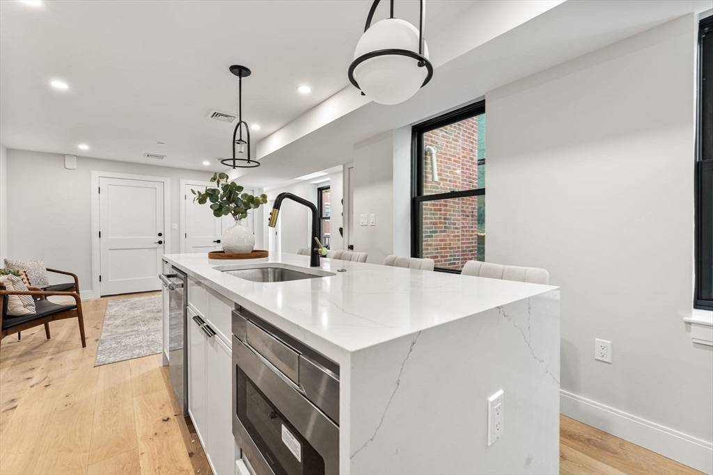 Boston, MA 02113,190 Salem Street #2