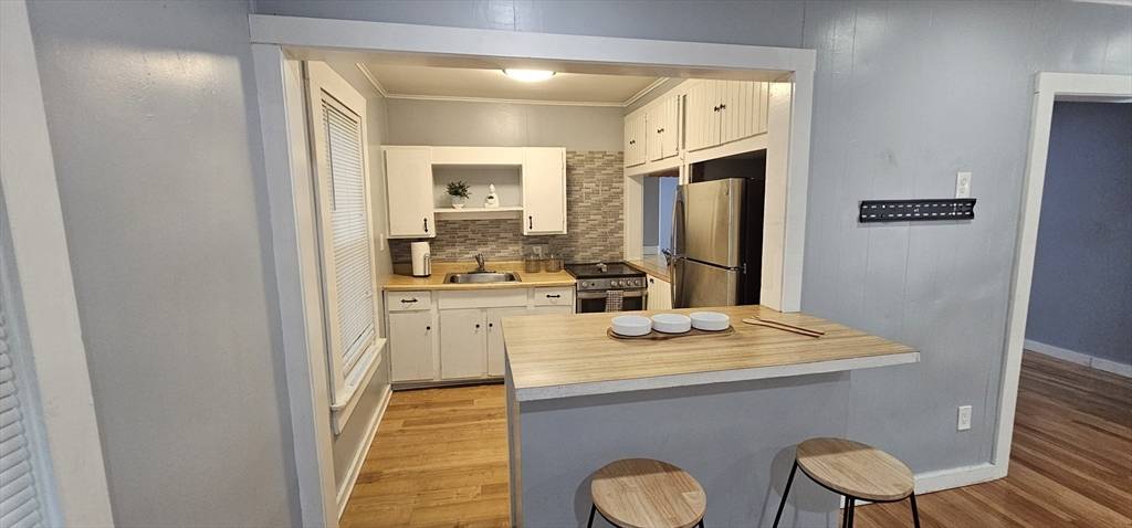 Clinton, MA 01510,106 Walnut St #2