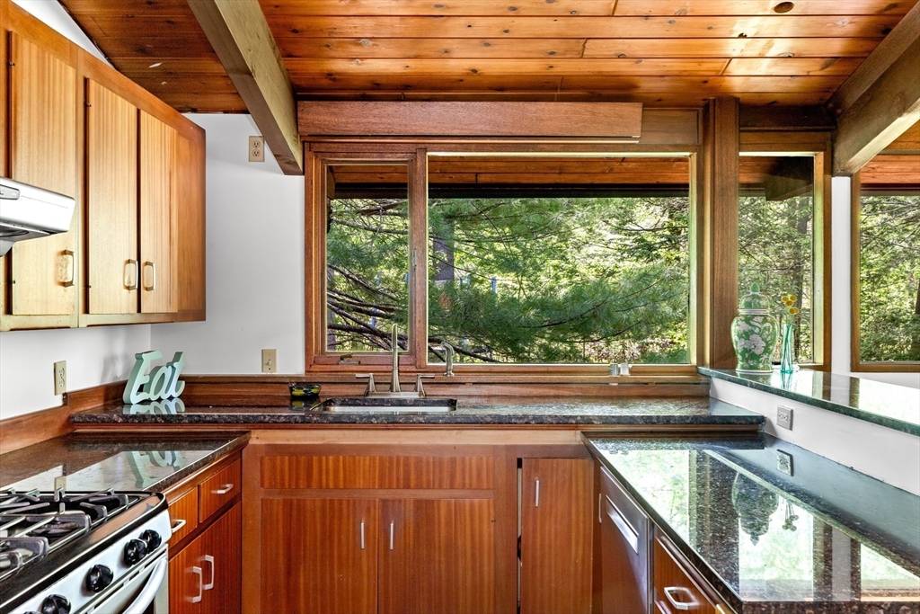 Essex, MA 01929,9 Turtleback Rd