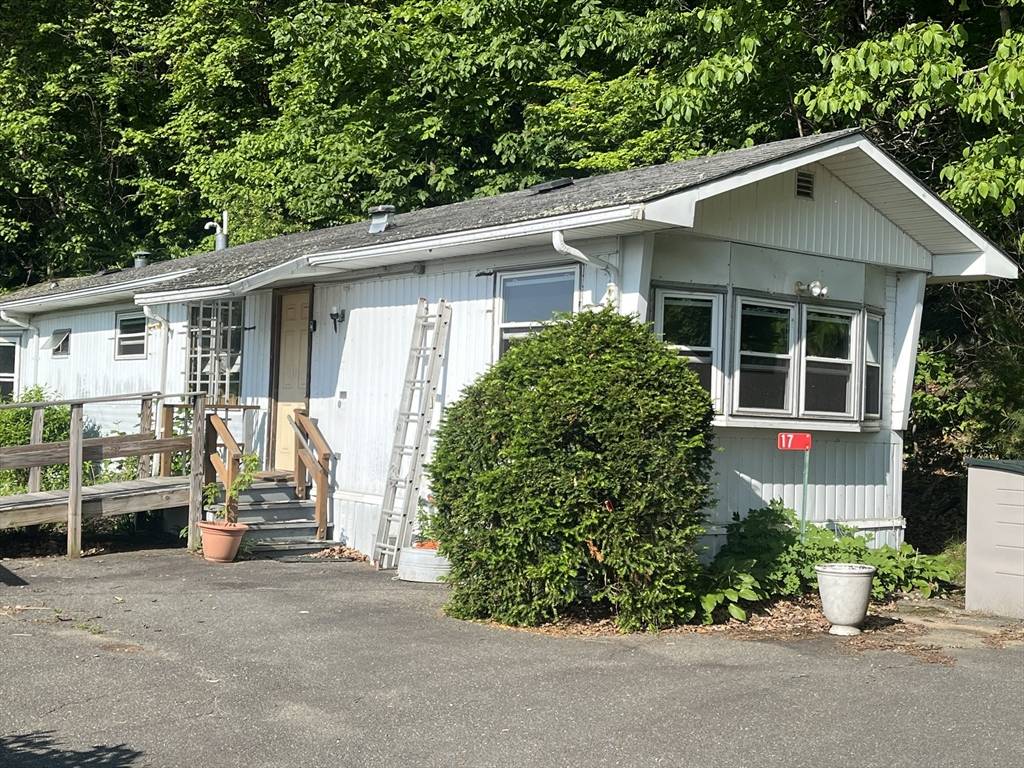 Hatfield, MA 01038,139 West #17