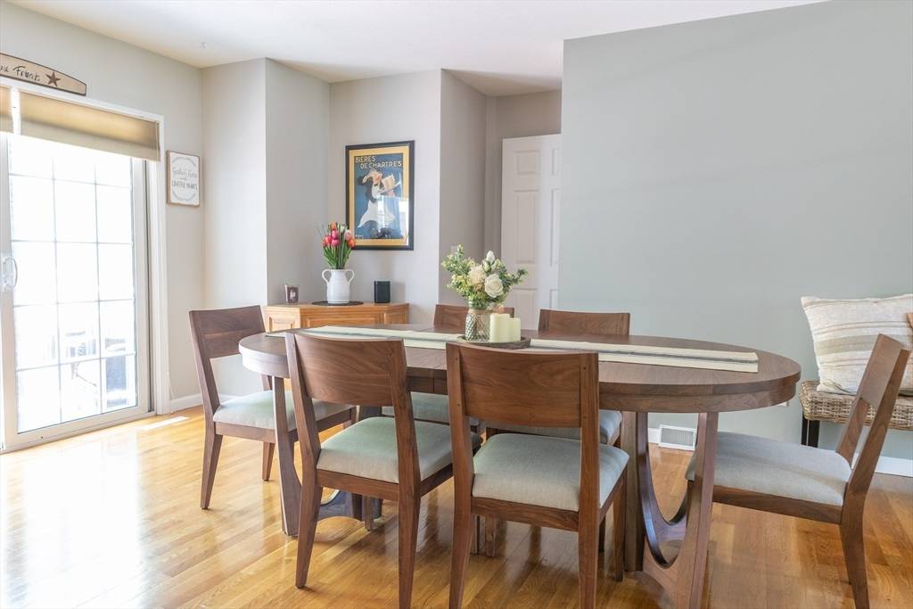 9 Camelot Ln Easthampton, MA 01027