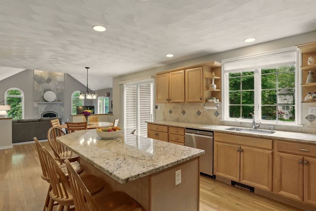 Bedford, MA 01730,7 Karen Dr