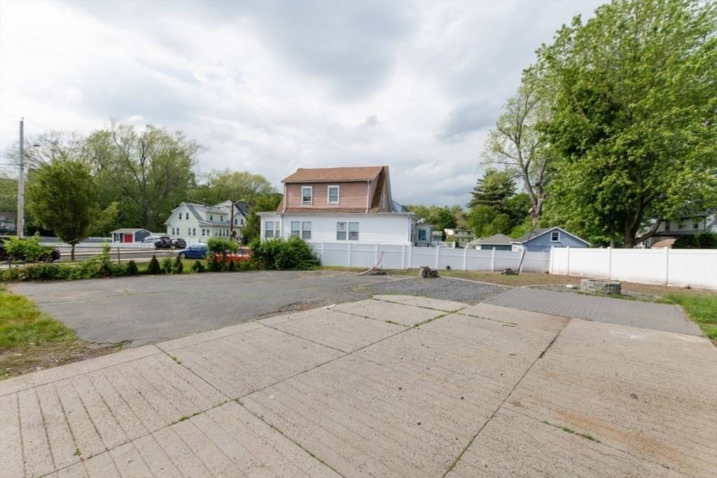 Malden, MA 02148,90-92 Beach St